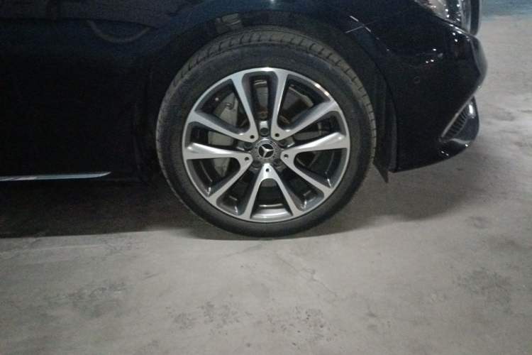 Used Mercedes-Benz E-Class 2019 E 300 L Stylish Model Right Front Wheel Hub