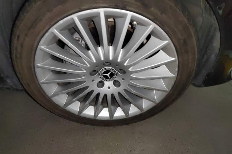 Used Mercedes-Benz E-Class 2019 Restyled E 300 L Luxury Edition Right Front Wheel Hub