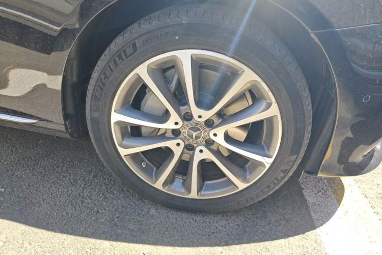 Used Mercedes-Benz E-Class 2019 Facelifted E 300 L Stylish Version Right Front Wheel Hub