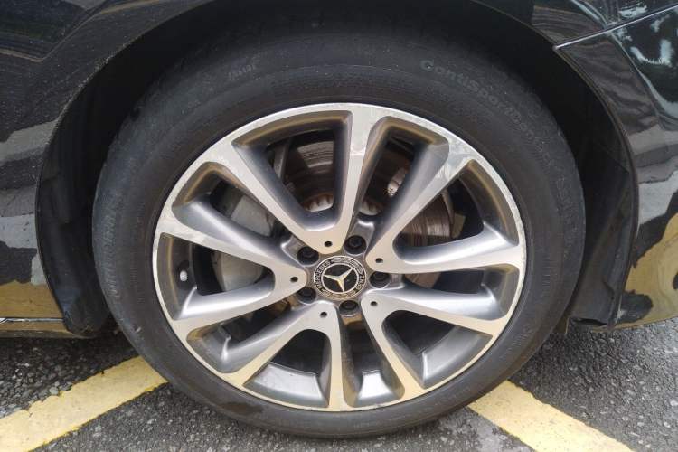 Used Mercedes-Benz E-Class 2019 E 300 L Stylish Model Right Front Wheel Hub
