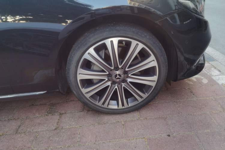 Used Mercedes-Benz E-Class 2019 E 300 L Luxury Model Right Front Wheel Hub