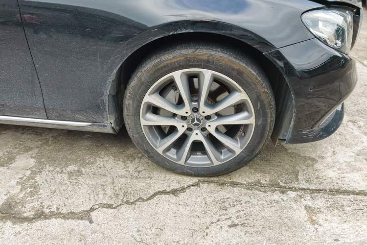 Used Mercedes-Benz E-Class 2019 E 300 L Luxury Model Right Front Wheel Hub
