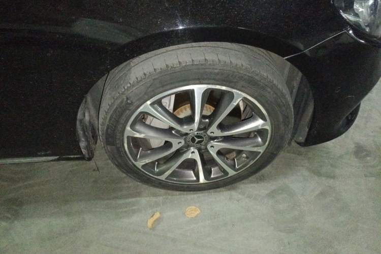 Used Mercedes-Benz E-Class 2019 Restyled E 300 L Luxury Edition Right Front Wheel Hub