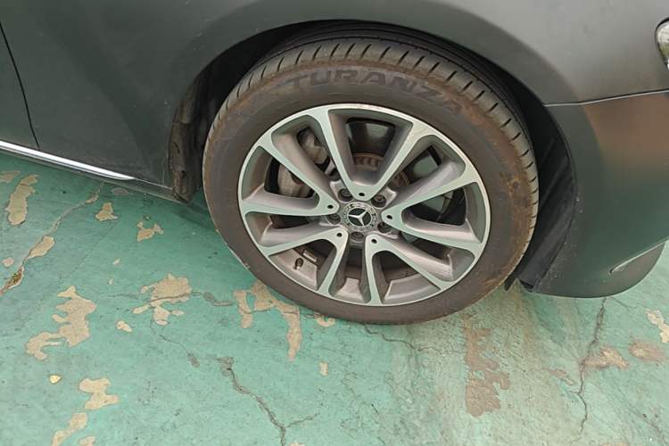 Used Mercedes-Benz E-Class 2019 E 200 L Right Front Wheel Hub