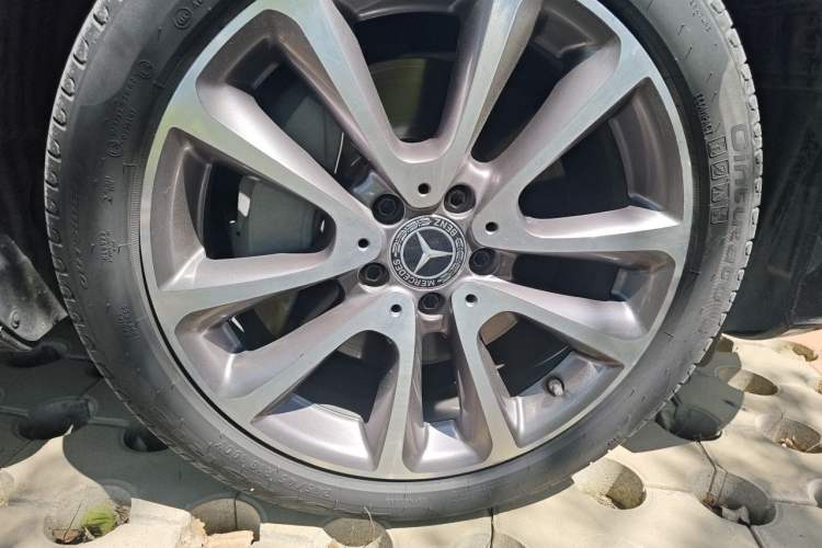 Used Mercedes-Benz E-Class 2019 Facelifted E 300 L Stylish Version Right Front Wheel Hub