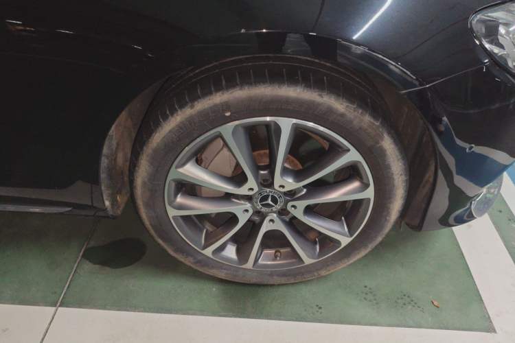 Used Mercedes-Benz E-Class 2019 Restyled E 300 L Luxury Edition Right Front Wheel Hub