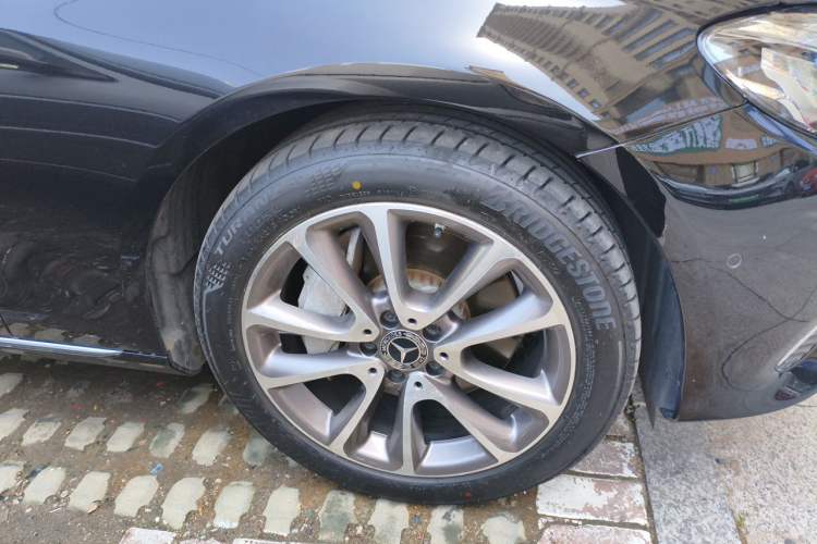 Used Mercedes-Benz E-Class 2019 Facelifted E 300 L Stylish Version Right Front Wheel Hub