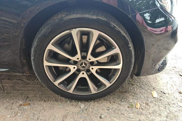 Used Mercedes-Benz E-Class 2019 E 300 L Luxury Model Right Front Wheel Hub