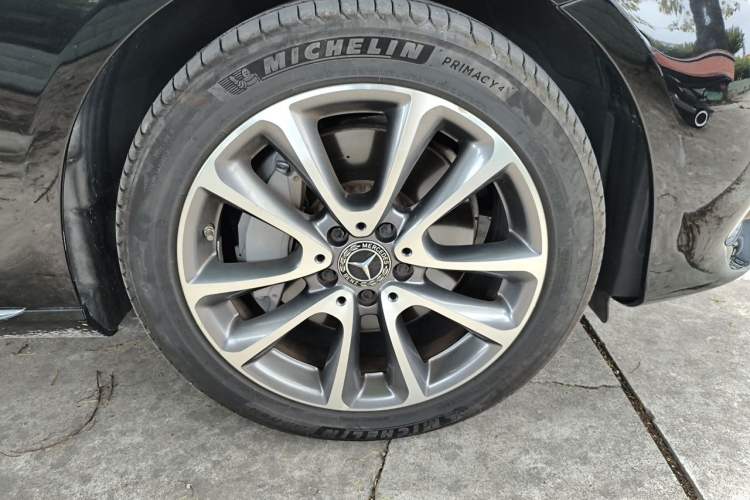 Used Mercedes-Benz E-Class 2019 E 300 L Luxury Model Right Front Wheel Hub