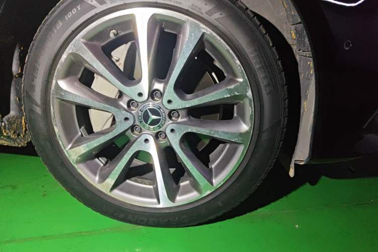 Used Mercedes-Benz E-Class 2019 Restyled E 300 L Luxury Edition Right Front Wheel Hub