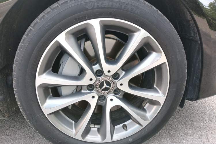 Used Mercedes-Benz E-Class 2019 E 300 L Luxury Model Right Front Wheel Hub