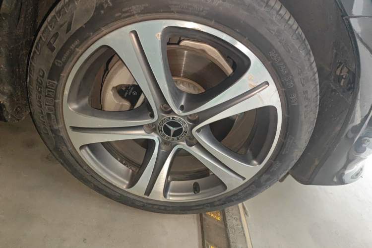 Used Mercedes-Benz E-Class 2019 E 200 L Sport Edition Right Front Wheel Hub