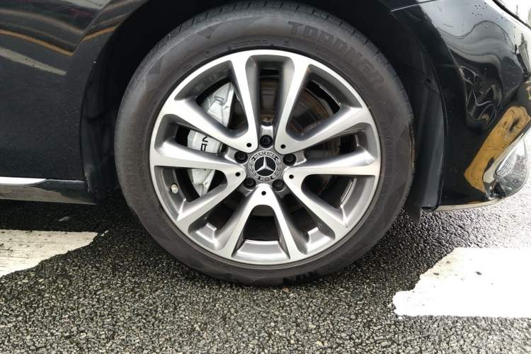 Used Mercedes-Benz E-Class 2019 Restyled E 300 L Luxury Edition Right Front Wheel Hub