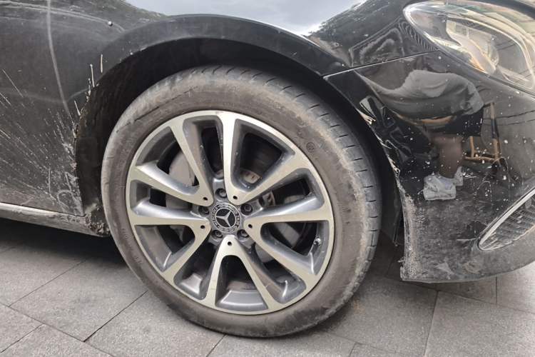 Used Mercedes-Benz E-Class 2019 Facelifted E 300 L Stylish Version Right Front Wheel Hub