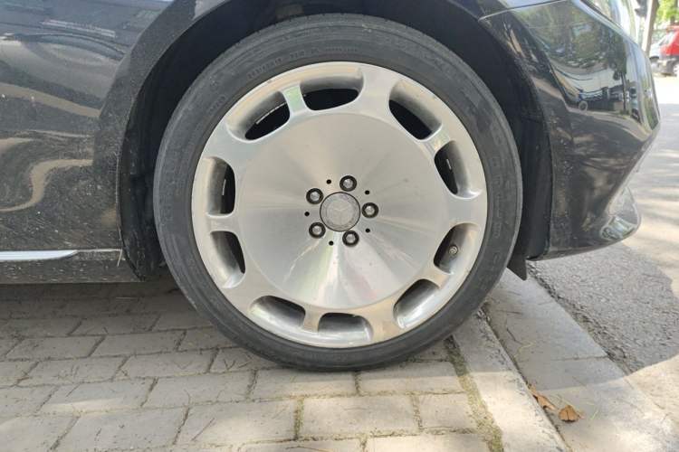 Used Mercedes-Benz E-Class 2019 E 200 L Right Front Wheel Hub