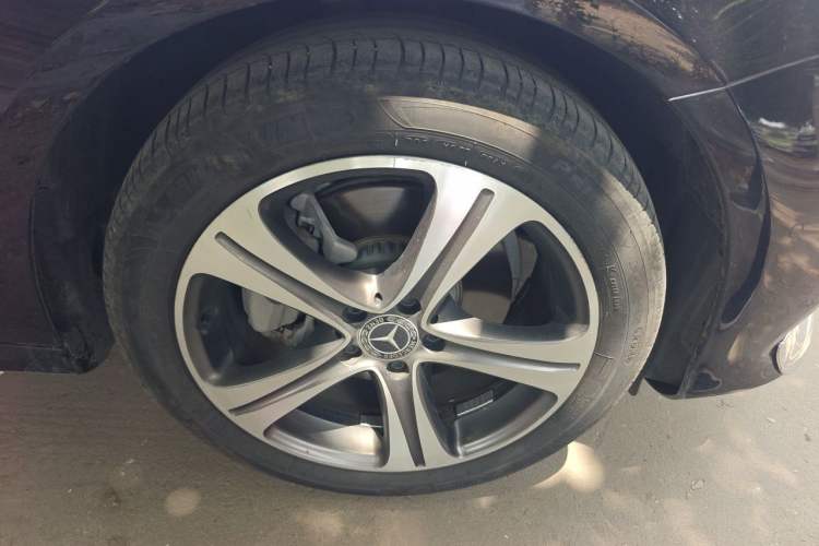 Used Mercedes-Benz E-Class 2019 E 200 L Sport Edition Right Front Wheel Hub