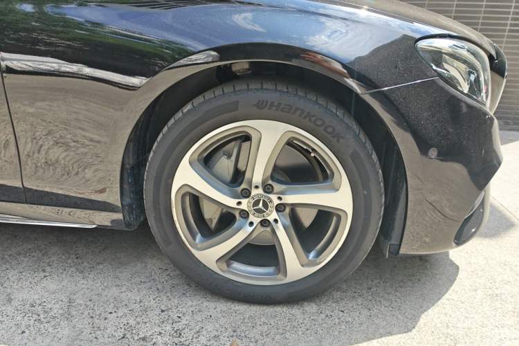 Used Mercedes-Benz E-Class 2019 E 300 L Sporty and Stylish Model Right Front Wheel Hub