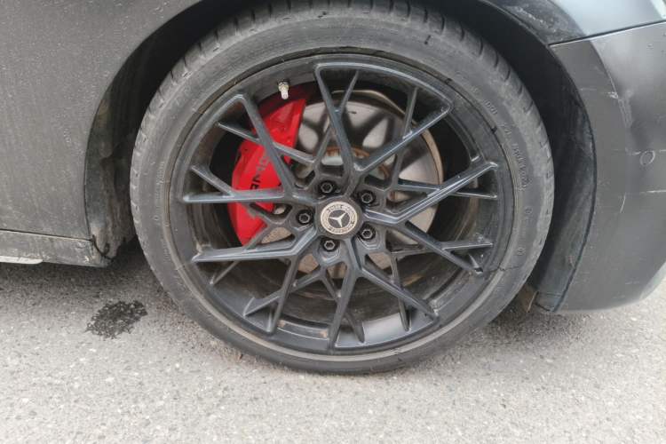 Used Mercedes-Benz E-Class 2019 Restyled E 300 L Sporty and Stylish Edition Right Front Wheel Hub