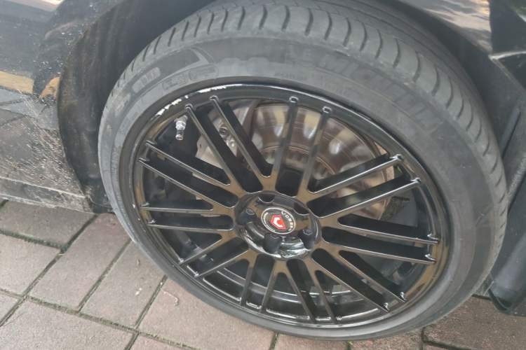 Used Mercedes-Benz E-Class 2019 Restyled E 300 L Sport Luxury Edition Right Front Wheel Hub