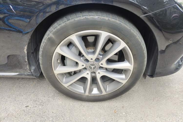 Used Mercedes-Benz E-Class 2019 Restyled E 300 L Luxury Edition Right Front Wheel Hub