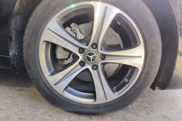 Used Mercedes-Benz E-Class 2019 E 260 L Sport Edition Right Front Wheel Hub