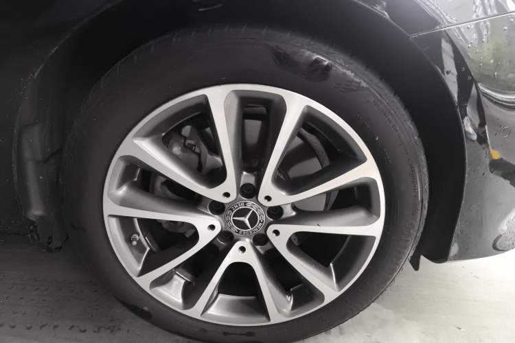 Used Mercedes-Benz E-Class 2019 E 260 L 4MATIC Right Front Wheel Hub