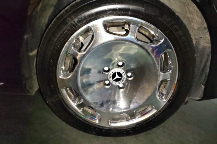 Used Mercedes-Benz E-Class 2019 Restyled E 300 L Luxury Edition Right Front Wheel Hub