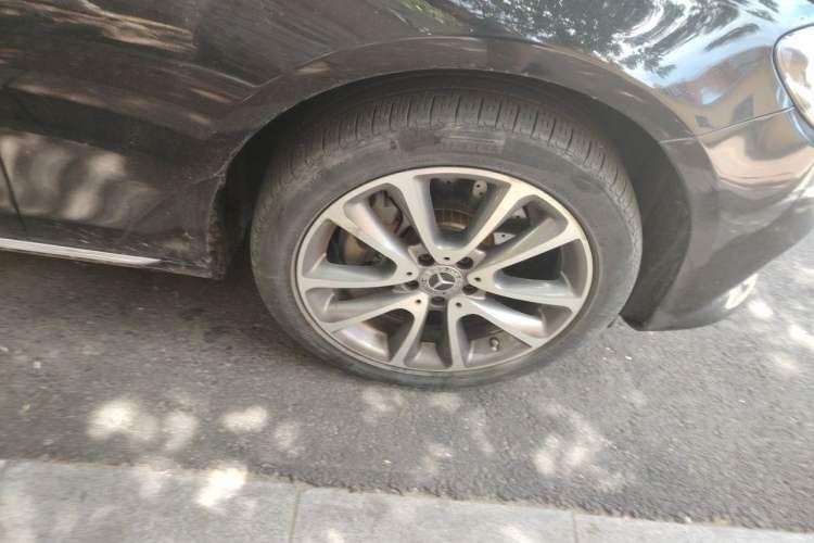 Used Mercedes-Benz E-Class 2019 E 260 L Right Front Wheel Hub