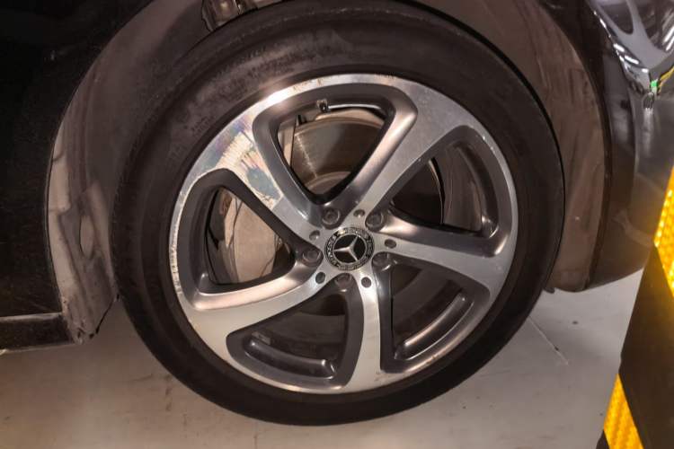 Used Mercedes-Benz E-Class 2019 Restyled E 300 L Sport Luxury Edition Right Front Wheel Hub