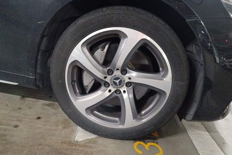 Used Mercedes-Benz E-Class 2019 E 300 L Sport Luxury Edition Right Front Wheel Hub