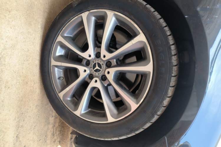 Used Mercedes-Benz E-Class 2019 E 260 L Right Front Wheel Hub