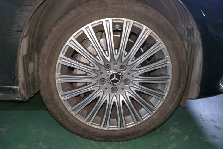 Used Mercedes-Benz E-Class 2019 Restyled E 300 L Luxury Edition Right Front Wheel Hub