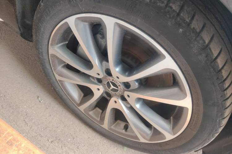 Used Mercedes-Benz E-Class 2019 E 300 L Stylish Model Right Front Wheel Hub