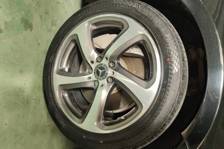 Used Mercedes-Benz E-Class 2019 E 300 L Sporty and Stylish Model Right Front Wheel Hub
