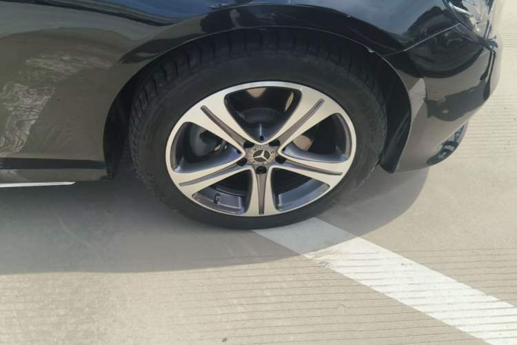 Used Mercedes-Benz E-Class 2019 E 260 L Right Front Wheel Hub