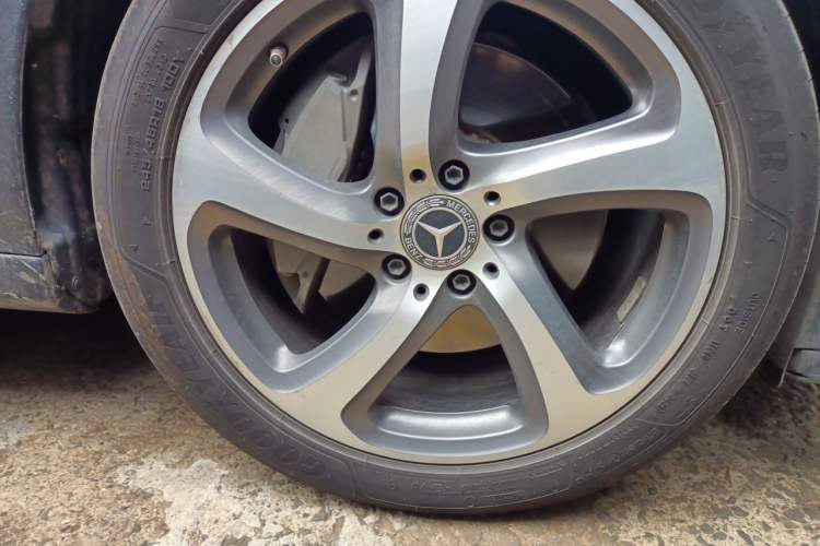 Used Mercedes-Benz E-Class 2019 Restyled E 300 L Sporty and Stylish Edition Right Front Wheel Hub
