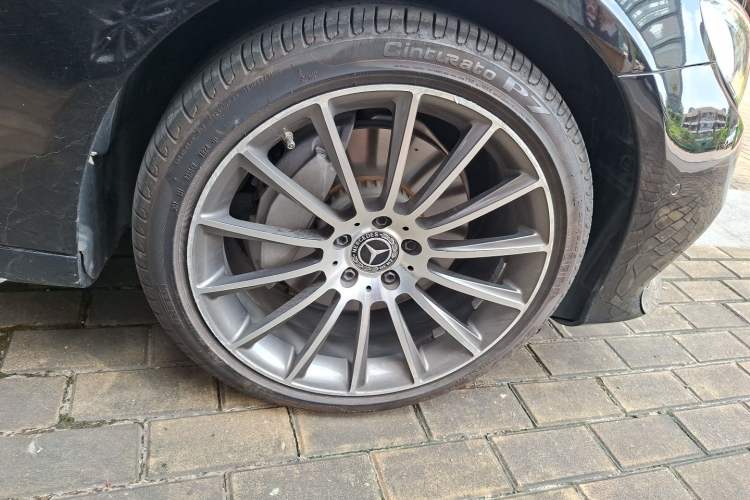 Used Mercedes-Benz E-Class 2019 Restyled E 300 L Sporty and Stylish Edition Right Front Wheel Hub