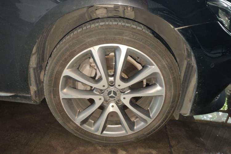 Used Mercedes-Benz E-Class 2019 E 200 L Right Front Wheel Hub