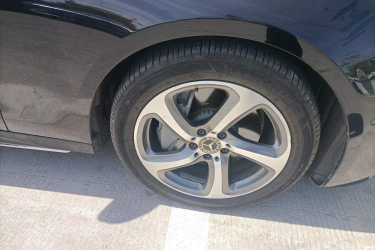 Used Mercedes-Benz E-Class 2019 E 300 L Sport Luxury Edition Right Front Wheel Hub