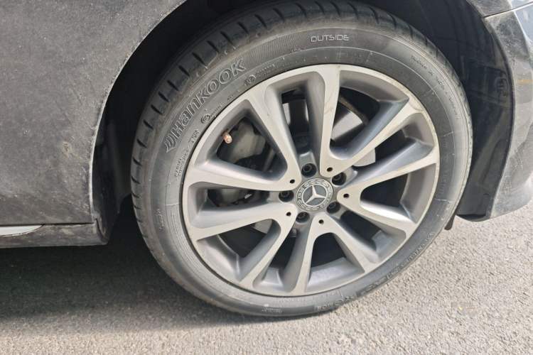 Used Mercedes-Benz E-Class 2019 E 200 L Right Front Wheel Hub