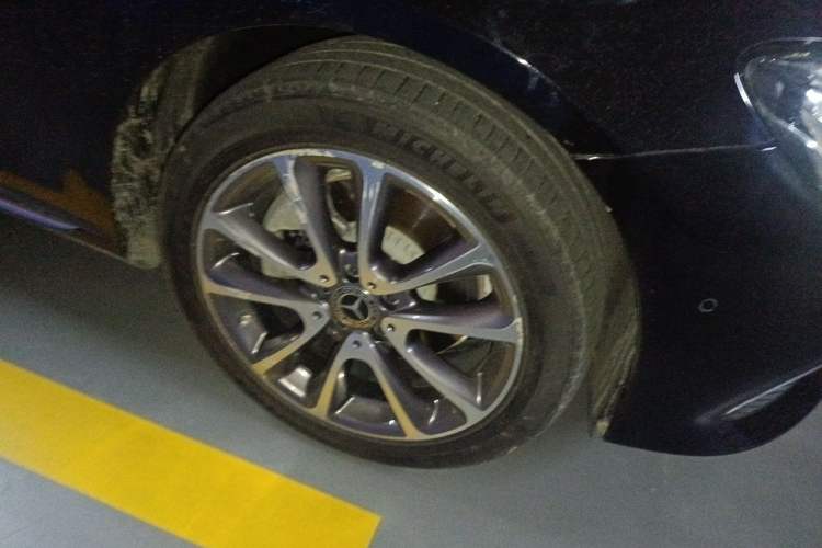 Used Mercedes-Benz E-Class 2019 E 260 L Right Front Wheel Hub