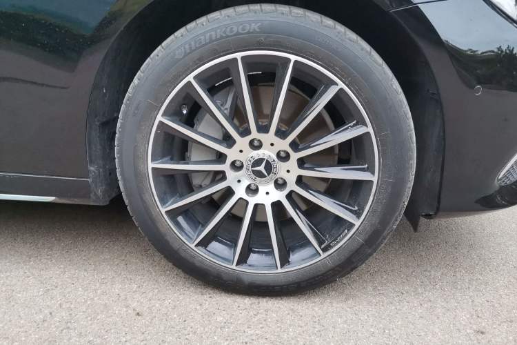 Used Mercedes-Benz E-Class 2019 E 300 L Sporty and Stylish Model Right Front Wheel Hub