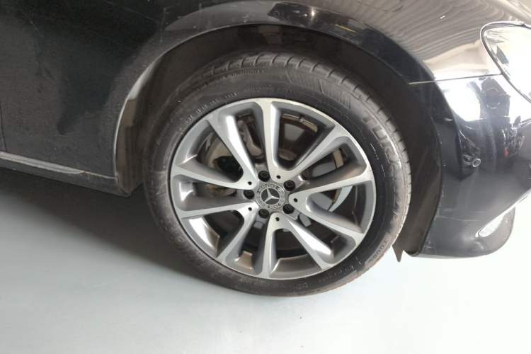 Used Mercedes-Benz E-Class 2019 E 200 L Right Front Wheel Hub