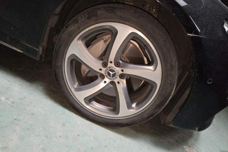 Used Mercedes-Benz E-Class 2019 E 300 L Sporty and Stylish Model Right Front Wheel Hub