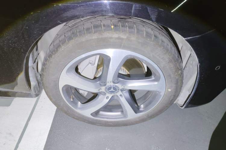 Used Mercedes-Benz E-Class 2019 E 300 L Sport Luxury Edition Right Front Wheel Hub