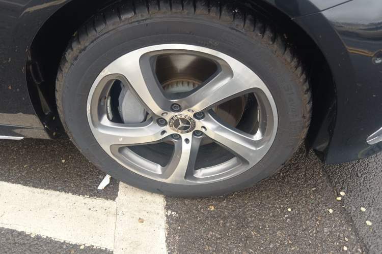 Used Mercedes-Benz E-Class 2019 E 300 L Sporty and Stylish Model Right Front Wheel Hub