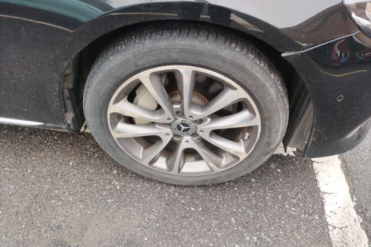 Used Mercedes-Benz E-Class 2019 Facelifted E 300 L Stylish Version Right Front Wheel Hub