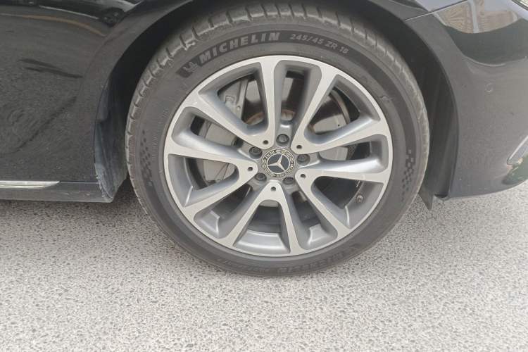 Used Mercedes-Benz E-Class 2019 Restyled E 300 L Luxury Edition Right Front Wheel Hub