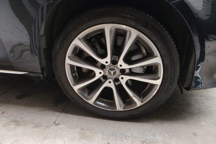 Used Mercedes-Benz E-Class 2019 E 260 L Right Front Wheel Hub