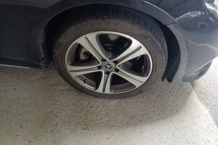 Used Mercedes-Benz E-Class 2019 E 260 L Sport Edition Right Front Wheel Hub